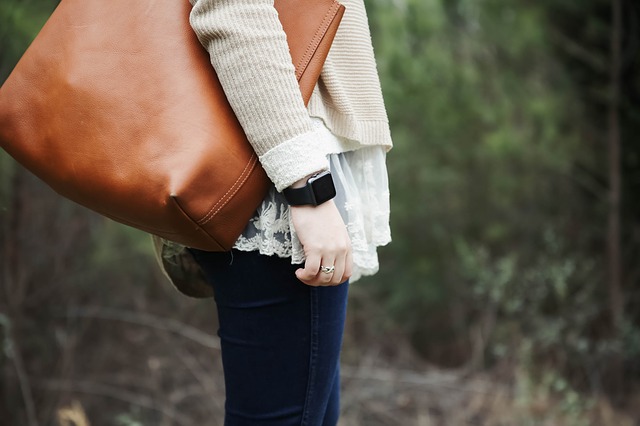 Que porter avec un sac style en cuir vintage ?