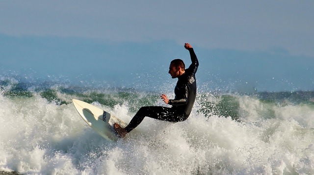 Comment choisir une combinaison de surf ?