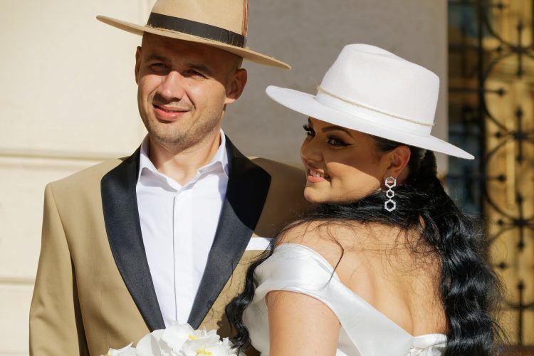 Quel type de chapeau faut-il porter lors d’un mariage ?