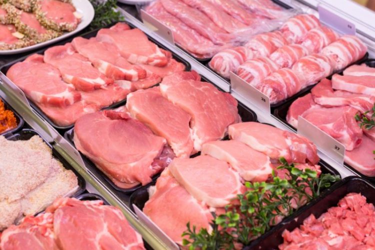 Boucherie vs supermarché : pourquoi choisir le boucher pour sa viande ?